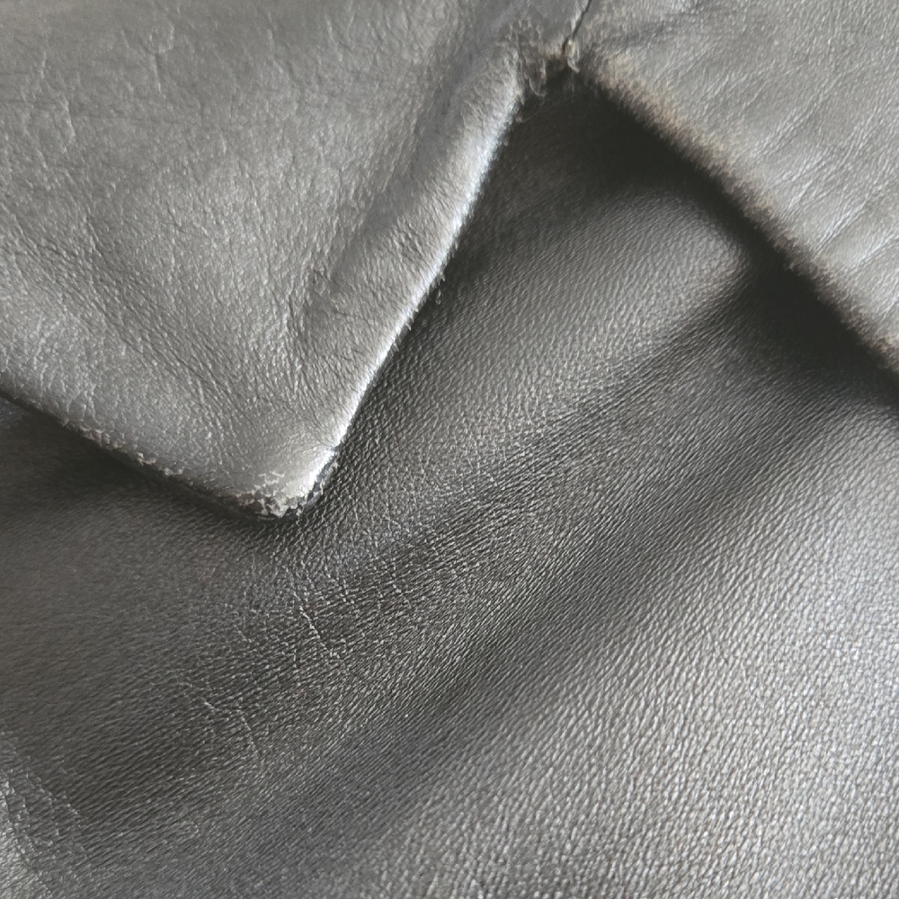 Elegant Black Leather Coat - Picture 9 of 11